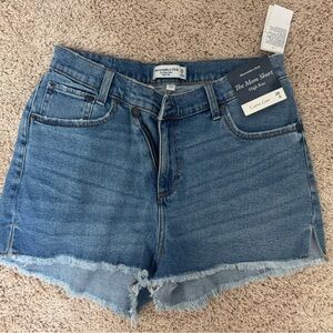 Abercrombie & Fitch The Mom Short High Rise Curve Love